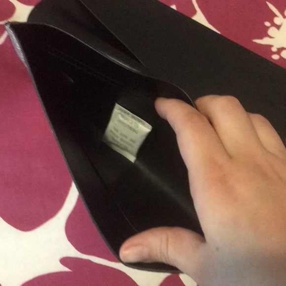 3/$15🌻Gold Estée Lauder clutch - Picture 3 of 5